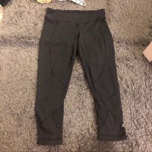 Lululemon size 4 7/8 lengths legging